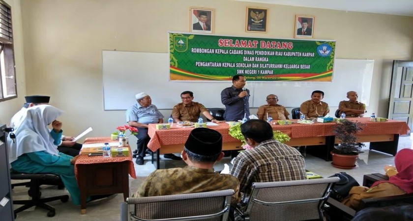 Penyambutan Kepala sekolah SMK Negeri 1 Kampar di Bangunan Baru SMK di Padang mutung